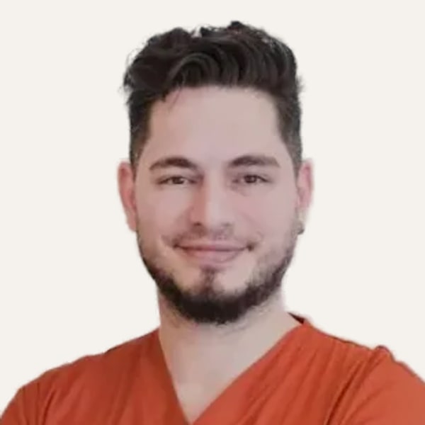 Dr. Onur Ogan, χειρουργός deep plane facelift στην Κωνσταντινούπολη, Τουρκία