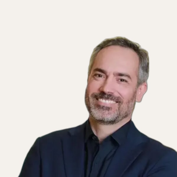 Dr. Paulo Michels, deep plane facelift surgeon in Florianópolis, Brazil