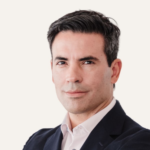 Dr. Pedro Literas — Chirurgien de lifting du visage (deep plane)