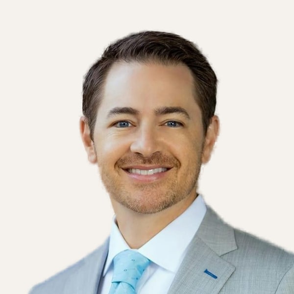 Dr. Philip Robb Jr. — Cirurgião de Lifting Facial Profundo