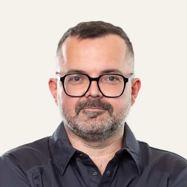 Dr. Radek Lhotsky, deep plane facelift surgeon in Prague, Czech Republic
