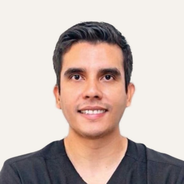 Dr. Raúl Reyes — Chirurgien de lifting du visage (deep plane)