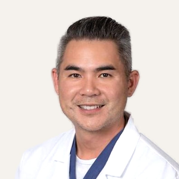 Dr. Raymond Lee, χειρουργός deep plane facelift στην Νιούπορτ Μπιτς, Ηνωμένες Πολιτείες