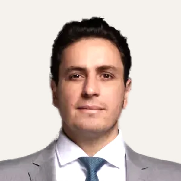 Dr. Ricardo Cintra, kirurg i deep plane facelift në São Paulo, Brazil