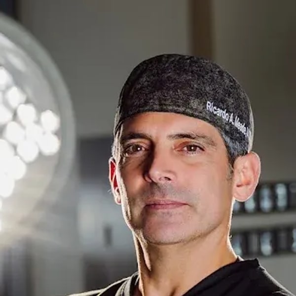 Dr. Ricardo Meade — Deep Plane Facelift Chirurg