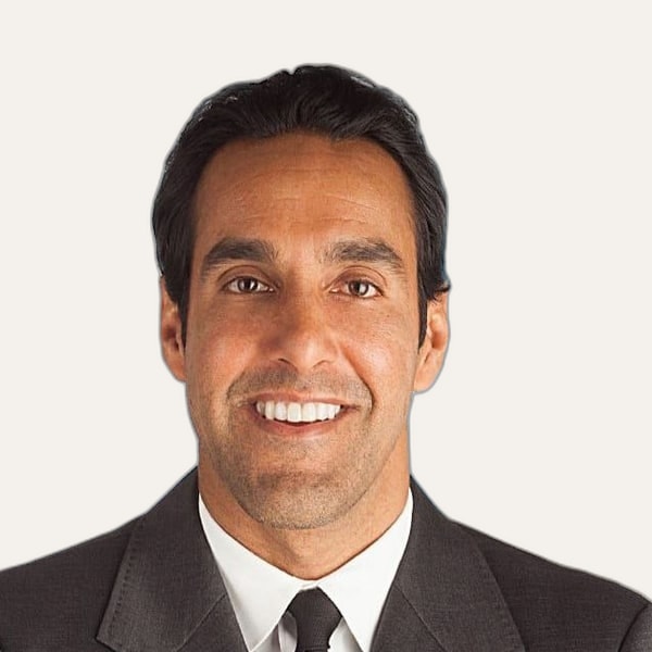 Dr. Ritu Chopra — Cirurgião de Lifting Facial Profundo