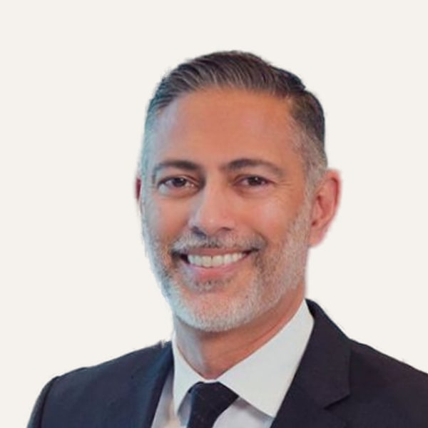 Dr. Sanjay Grover, hirurg za deep plane fejslifting u Njuport Bič, Sjedinjene Države
