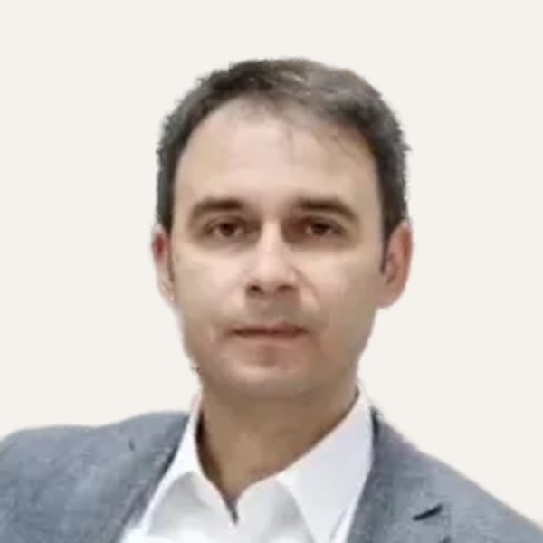 Dr. Sezgin Kurt, deep plane facelift sebész, Isztambul, Törökország