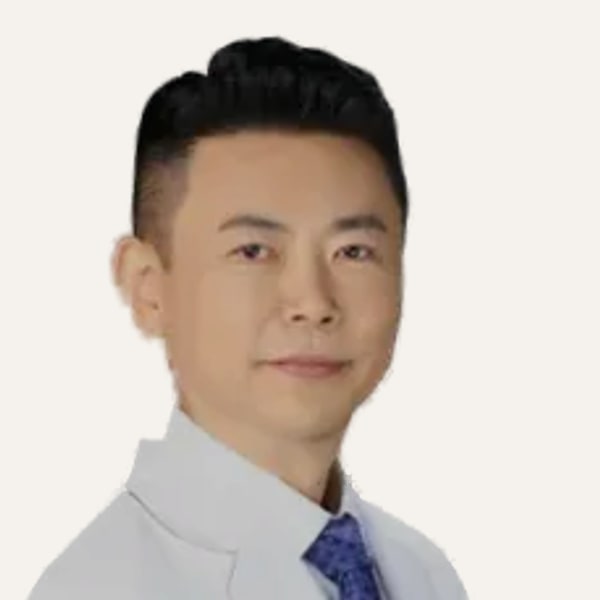 Dr. Shin Dong-Jin — Cirujano de Lifting de Plano Profundo