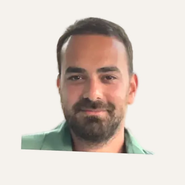 Dr. Sina Kaderi, kirurg i deep plane facelift në Stamboll, Turqi
