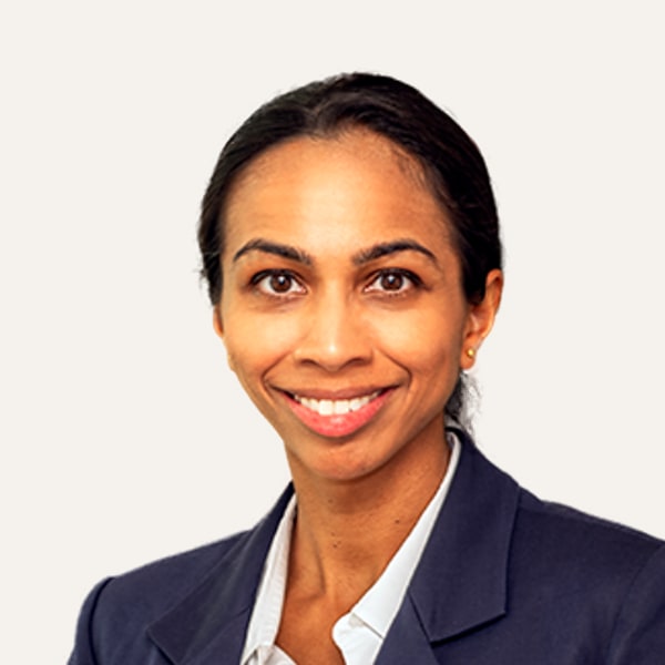 Dr. Sonam Dodhia — Deep Plane Facelift Chirurg