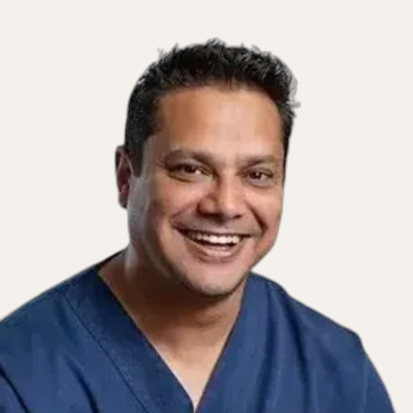Dr. Suleman Vadia, хирург по дълбок фейслифт в Йоханесбург, Южна Африка