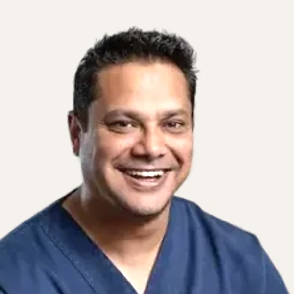 Dr. Suleman Vadia — Deep Plane Facelift Chirurg