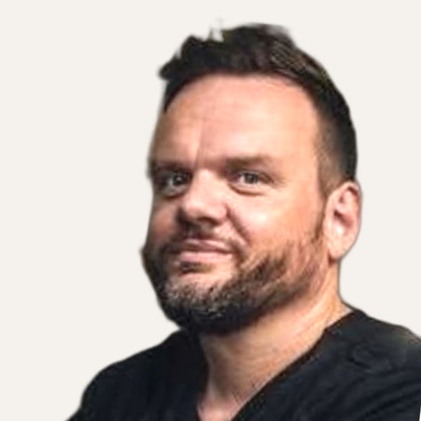 Dr. Tomáš Ventruba — Cirujano de Lifting de Plano Profundo