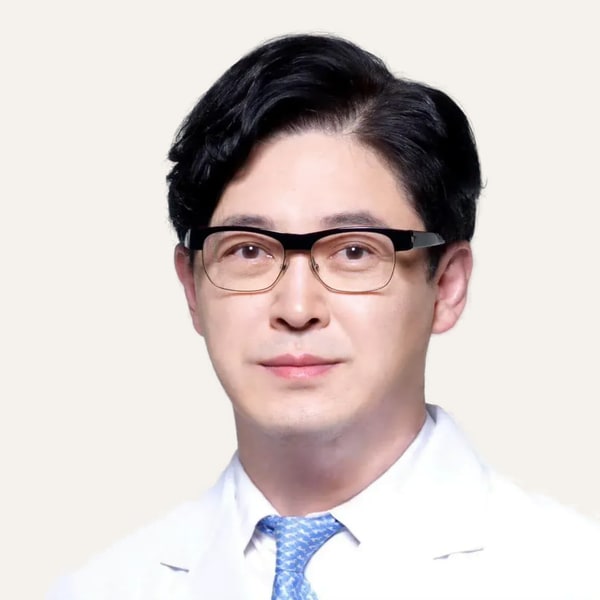 Dr. Tony Yang Soo Park — Gesichtsstraffung (deep plane) Chirurg
