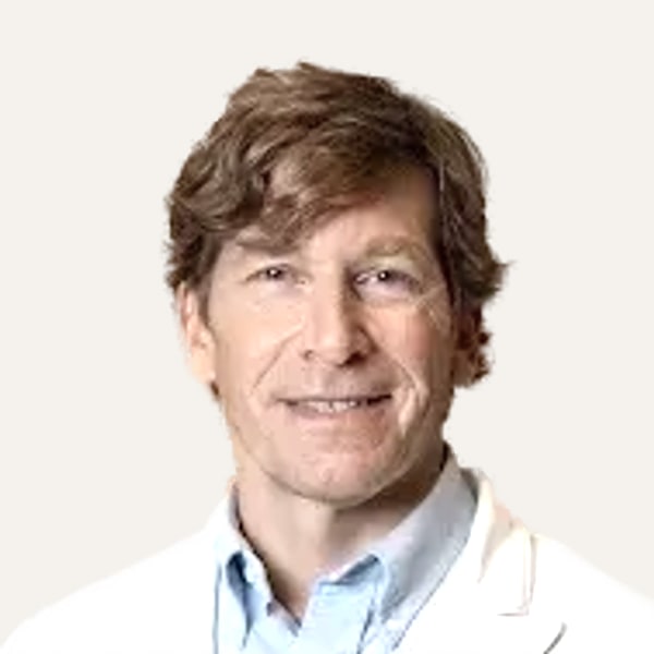 Dr. Trevor Born، جراح شد الوجه بالتقنية العميقة في تورونتو, كندا