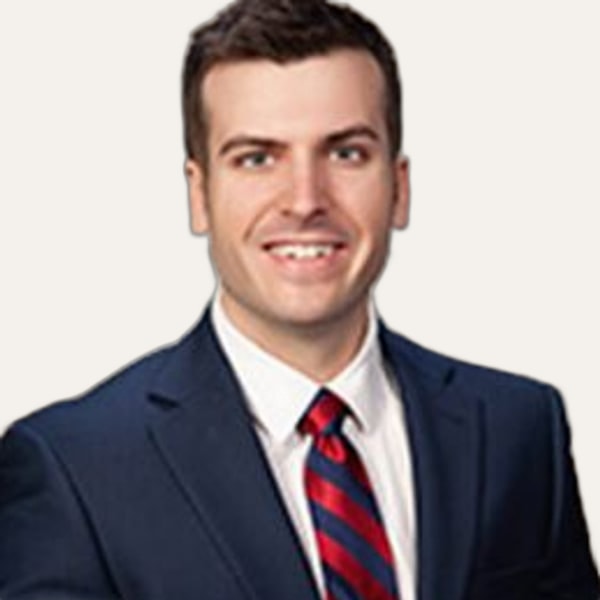 Dr. Tyler McElwee — Deep Plane Facelift Sebész