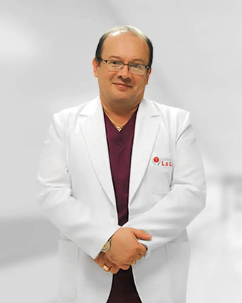 Dr. Alberto Calvo Quiroz — Chirurgo di lifting viso (deep plane)