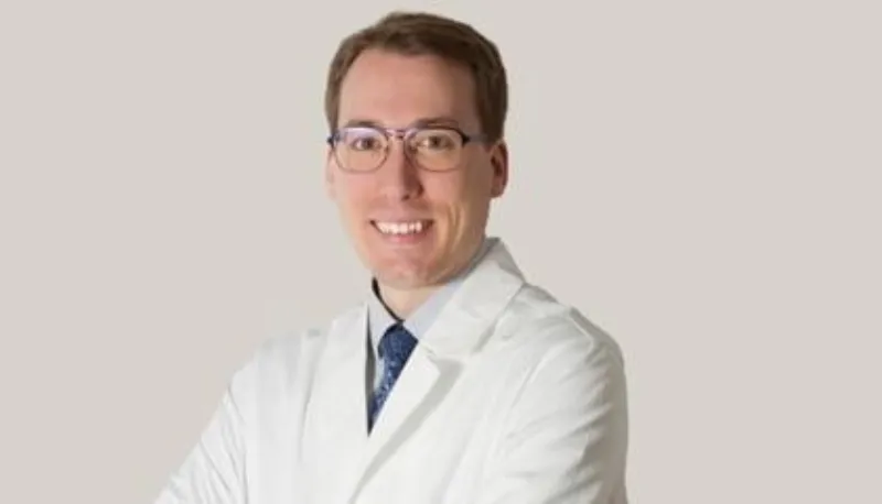 Dr. Alejandro Mazarro