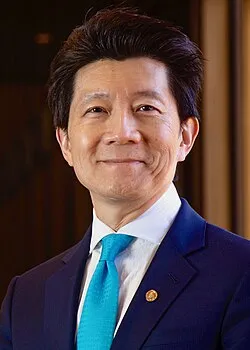 Andrew Lee, deep plane facelift surgeon in Boston, USA