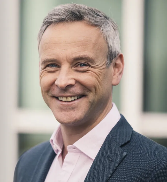 Anthony MacQuillan, deep plane facelift surgeon in London, UK