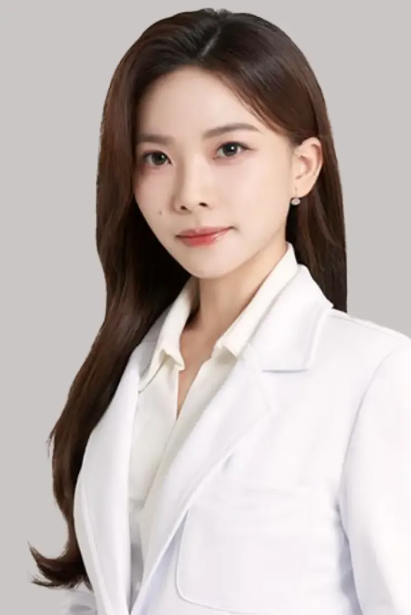 Dr. Astri Suyata