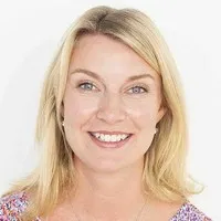 Caroline Kron, deep plane facelift surgeon in Paris, France