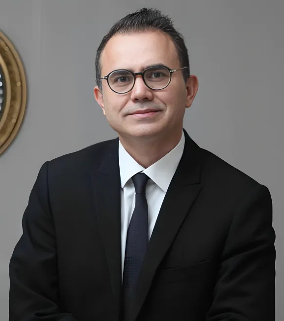 Hakan Yüzer, deep plane facelift surgeon in Istanbul, Turkey