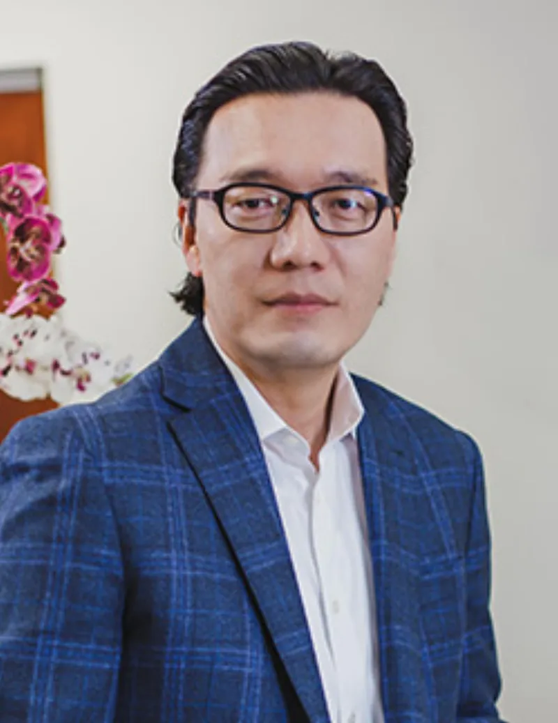 Dr. Kyle Choe