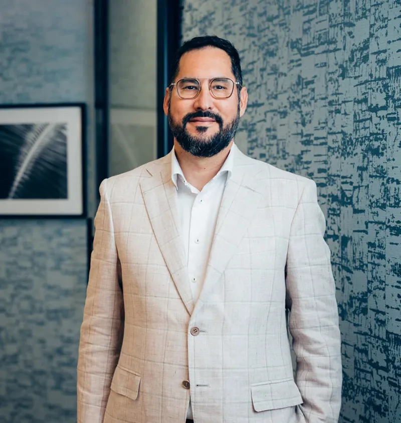 Dr. Luis Macias