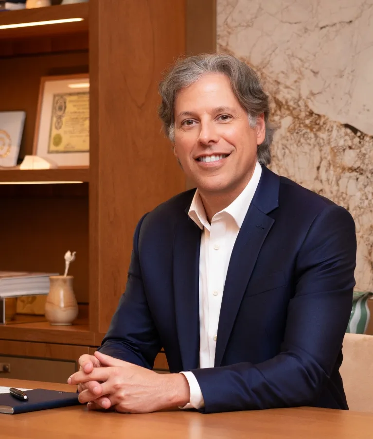 Dr. Marcelo Araujo