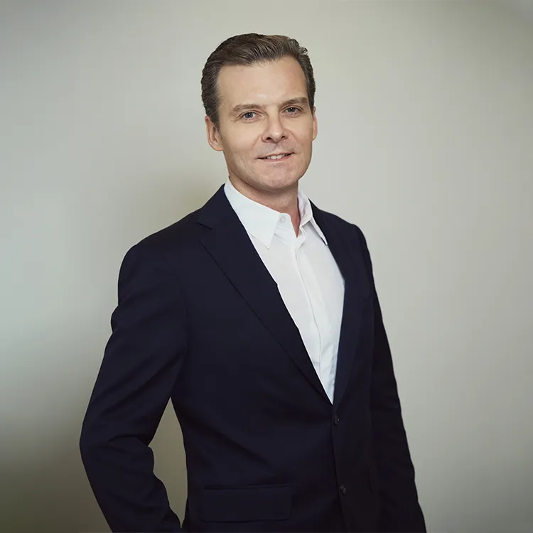 Nicolas Meningaud, deep plane facelift surgeon in Paris, France