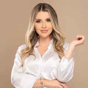 Nicole Heredia, deep plane facelift surgeon in Bogota, Colombia