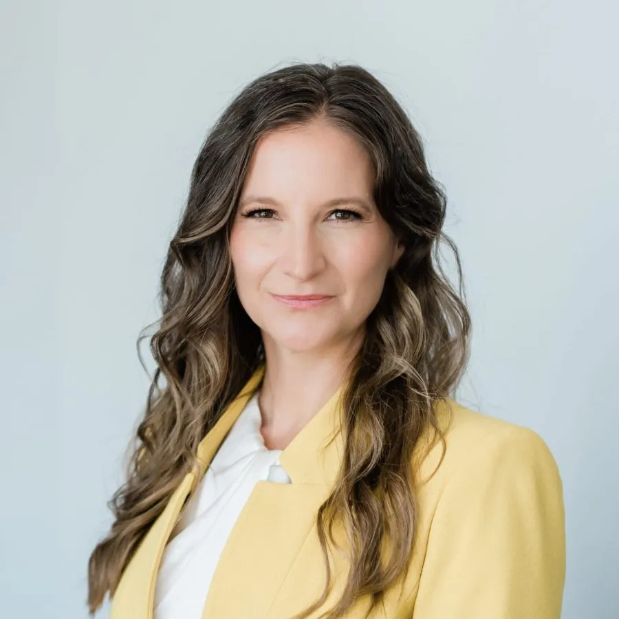 Sara Dickie, deep plane facelift surgeon in Minneapolis, USA