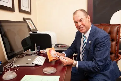 Dr. Chris Snijman