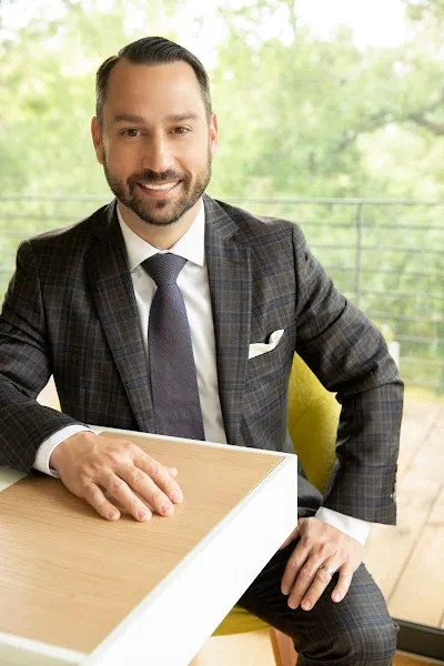 Dr. Colin Pero