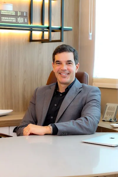 Dr. Fabricio Massote