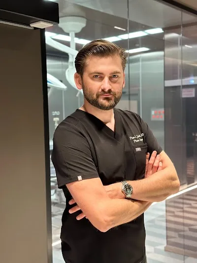 Dr. Piotr Janik